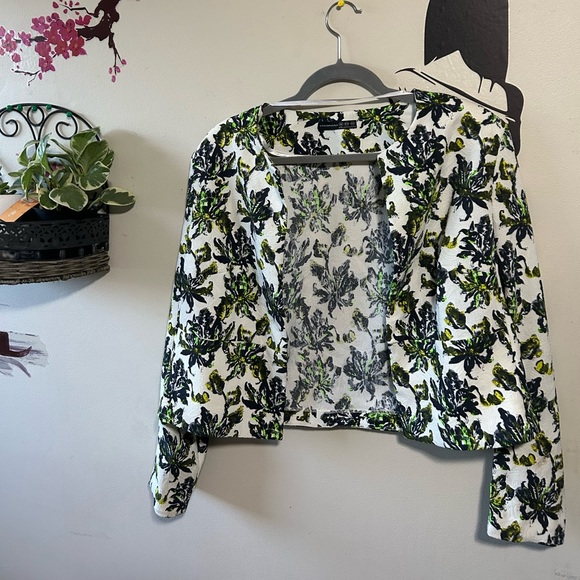 Atmosphere White Floral Jacket - Picture 8 of 8